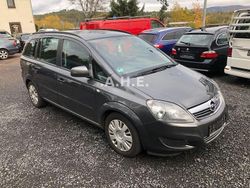Grau Gebraucht 2012 Opel Zafira Family Van / Kleinbus | 2.450 € (Superpreis)