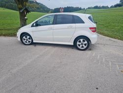 Weiß Gebraucht 2009 Mercedes 190 Limousine | 4.450 €