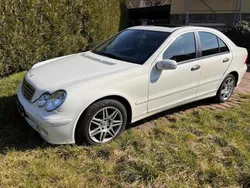 Weiß Gebraucht 2007 Mercedes C180 Classic Limousine | 7.900 €