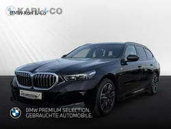 Black sapphire metallic Gebraucht 2024 BMW 520 M Sport Kombi | 50.888 € (Guter Preis)