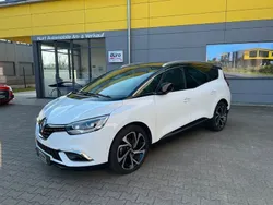 Weiss 369 + schwarz gne Gebraucht 2022 Renault Scénic IV Van / Kleinbus | 25.990 €