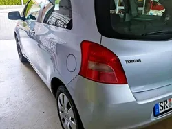 Silber Gebraucht 2006 Toyota Yaris Kleinwagen | 2.500 € (Fairer Preis)
