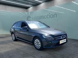 Grau Gebraucht 2020 Mercedes 200 Van / Kleinbus | 27.850 € (Fairer Preis)