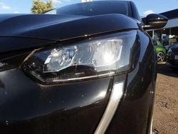 Schwarz metallic Gebraucht 2023 Peugeot e-208 Allure Kleinwagen | 20.670 € (Guter Preis)