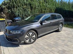 Grau Gebraucht 2020 VW Passat GTE Kombi | 20.500 € (Fairer Preis)