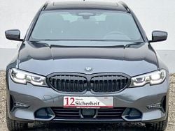 Grau Gebraucht 2020 BMW 320 Sport Line Limousine | 29.899 € (Guter Preis)