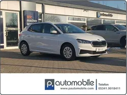 Candyweiss Gebraucht 2021 Skoda Fabia Active Limousine | 12.580 € (Fairer Preis)