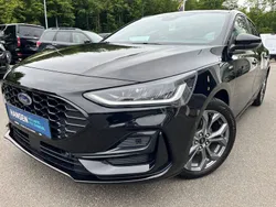 Agateblack (schwarz) Gebraucht 2023 Ford Focus ST-Line Limousine | 21.600 € (Fairer Preis)