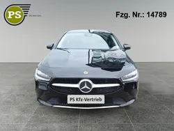 Schwarz Gebraucht 2021 Mercedes CLA200 Shooting Brake Progressive Kombi | 16.980 € (Fairer Preis)