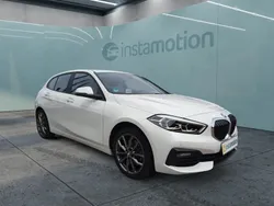 Weiß Gebraucht 2023 BMW 120 Advantage Kleinwagen | 28.300 € (Fairer Preis)