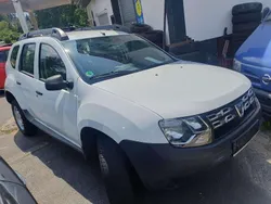 Weiß Gebraucht 2014 Dacia Duster Lauréate SUV | 4.900 € (Fairer Preis)