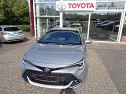 Shimmering silber metallic Gebraucht 2024 Toyota Corolla Team Kombi | 29.450 € (Fairer Preis)