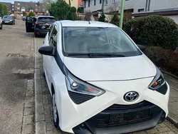 Weiß Gebraucht 2020 Toyota Aygo Team Kleinwagen | 7.999 € (Superpreis)