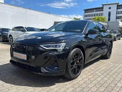 Mythosschwarz metallic Gebraucht 2022 Audi e-tron Sportback Black Edition SUV | 46.050 € (Fairer Preis)