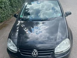 Schwarz Gebraucht 2004 VW Golf V Kleinwagen | 2.000 € (Fairer Preis)