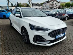 Weiß Gebraucht 2024 Ford Focus ST Limousine | 38.990 € (Etwas zu teuer)