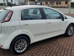 Weiß Gebraucht 2012 Fiat Punto Pop Kleinwagen | 3.800 € (Etwas zu teuer)