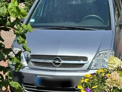 Grau Gebraucht 2005 Opel Meriva Van / Kleinbus | 2.299 € (Fairer Preis)