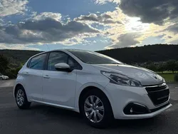 Weiß Gebraucht 2016 Peugeot 208 Active Kleinwagen | 9.990 € (Teuer)