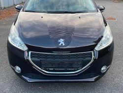 Braun Gebraucht 2012 Peugeot 208 Access Kleinwagen | 6.000 € (Teuer)
