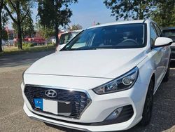 Weiß Gebraucht 2019 Hyundai i30 Pure Limousine | 12.700 € (Fairer Preis)