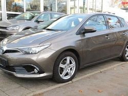 Grau Gebraucht 2017 Toyota Auris Hybrid Edition-S Limousine | 9.999 €