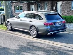 Grau Gebraucht 2018 Mercedes E350 All-Terrain Kombi | 21.900 €
