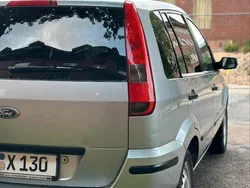Grau Gebraucht 2005 Ford Fusion Kombi | 1.700 €