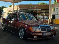 Rot Gebraucht 1993 Mercedes E220 AMG Limousine | 10.000 €