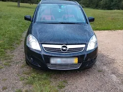 Schwarz Gebraucht 2011 Opel Zafira Van / Kleinbus | 3.900 €