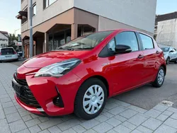 Rot Gebraucht 2018 Toyota Yaris Hybrid Basis Kleinwagen | 9.999 € (Guter Preis)