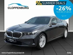 Sophistograu brillanteffekt me Neu 2025 BMW 520 Sport Line Kombi | 52.190 € (Guter Preis)