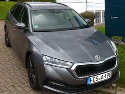 Graphite grau metallic Gebraucht 2024 Skoda Octavia Ambition Kombi | 26.900 € (Superpreis)