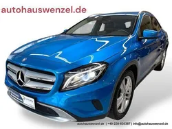 Blau Gebraucht 2016 Mercedes GLA180 Urban SUV | 17.950 € (Fairer Preis)
