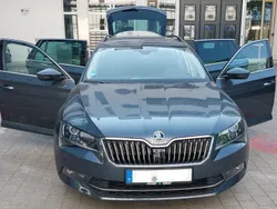 Grau Gebraucht 2018 Skoda Superb Ambition Kombi | 18.600 € (Fairer Preis)
