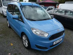 Blau Gebraucht 2014 Ford Tourneo Courier Titanium Van / Kleinbus | 5.750 € (Fairer Preis)