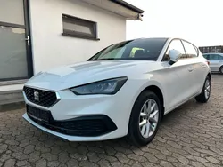 Weiß Gebraucht 2020 Seat Leon Style Limousine | 18.000 € (Fairer Preis)