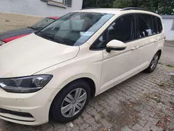 Gebraucht 2016 VW Touran Trendline Van / Kleinbus | 7.899 €