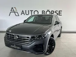 Grau Gebraucht 2020 VW Touareg R-line SUV | 41.890 € (Guter Preis)