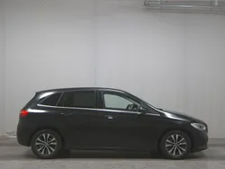 Schwarz Gebraucht 2022 Mercedes B180 Style Van / Kleinbus | 15.980 € (Superpreis)
