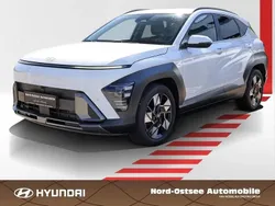 Atlas white / sol Gebraucht 2024 Hyundai Kona Prime SUV | 27.990 € (Fairer Preis)