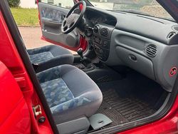 Rot Gebraucht 1997 Renault Mégane Limousine | 2.099 € (Etwas zu teuer)
