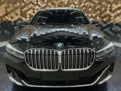 Black sapphire metallic Gebraucht 2019 BMW 750 Sport Line Limousine | 39.700 € (Superpreis)