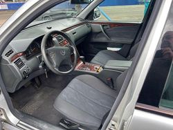 Silber Gebraucht 2000 Mercedes E220 Elegance Limousine | 2.250 € (Guter Preis)