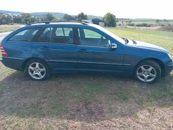 Blau Gebraucht 2002 Mercedes 220 Kombi | 600 €