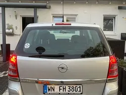 Silber Gebraucht 2011 Opel Zafira Family Van / Kleinbus | 2.850 € (Etwas zu teuer)