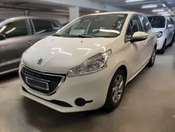 Weiß Gebraucht 2014 Peugeot 208 Active Kleinwagen | 4.990 € (Guter Preis)