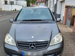 Grau Gebraucht 2009 Mercedes A160 Kleinwagen | 2.000 € (Fairer Preis)