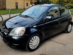 Grau Gebraucht 2002 Toyota Yaris Limousine | 2.200 € (Fairer Preis)
