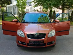 Orange Gebraucht 2009 Skoda Fabia Kleinwagen | 2.200 € (Guter Preis)